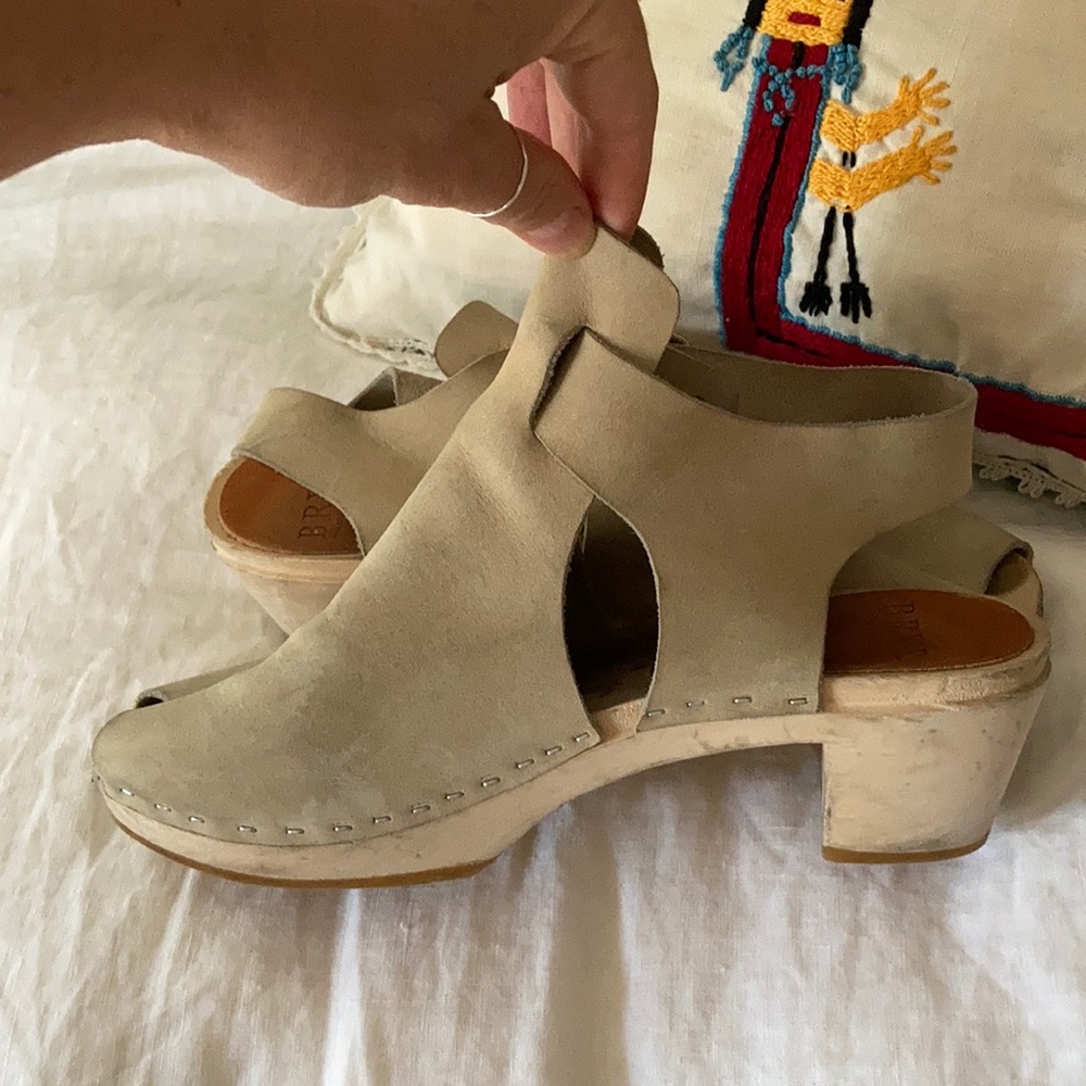 BRYR peep toe clogs - Picture 2 of 5